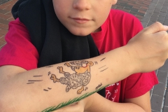 bemalter-Arm